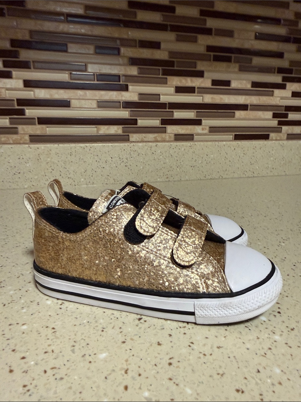 Converse Kids Gold Glitter Low-Top Sneakers with Velcro Straps